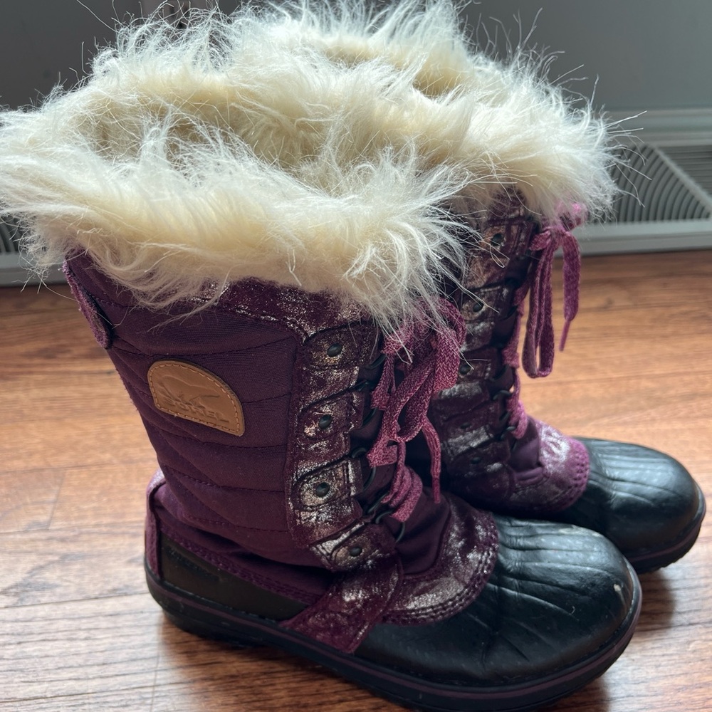 Sorel Tolfino boots girls size 4 purple